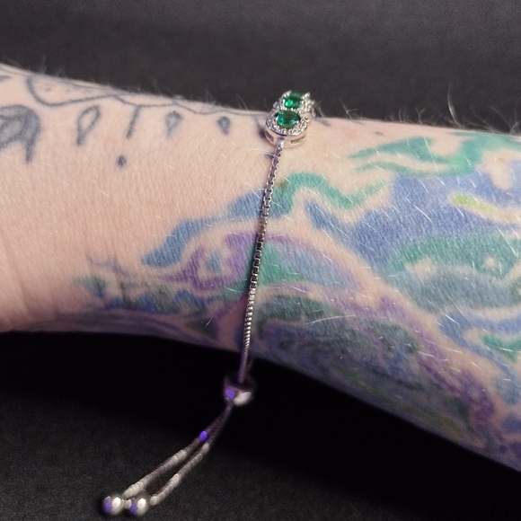 Stunning Silver and Green Bracelet - Picture 3 of 8